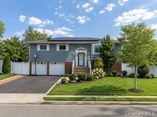 46 Convent Road , Syosset, NY 11791