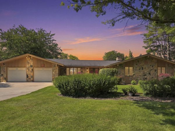 1919 Deer Trail, Warsaw, IN 46580