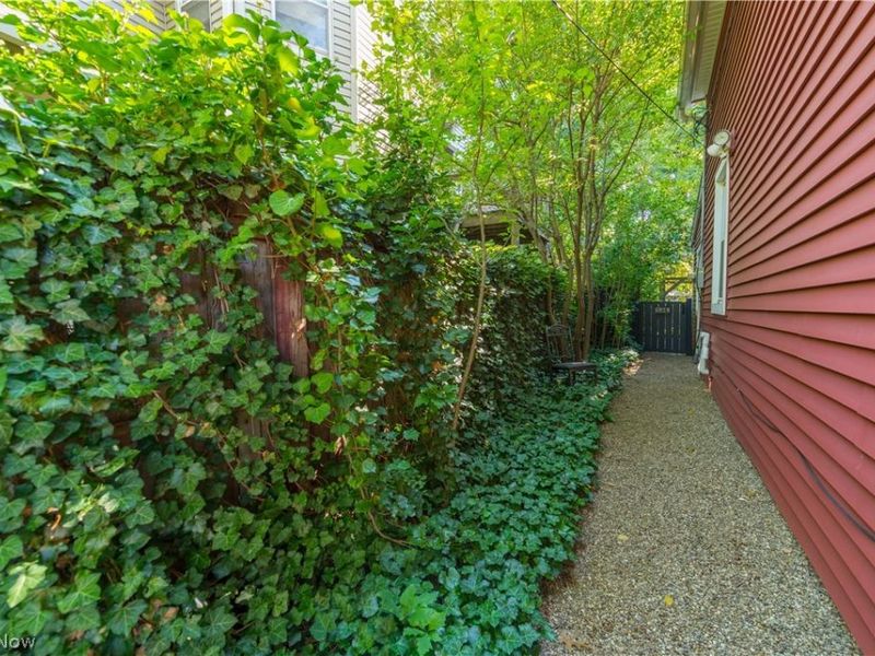 2107 W 10th Street, Cleveland, OH 44113 Photo 37