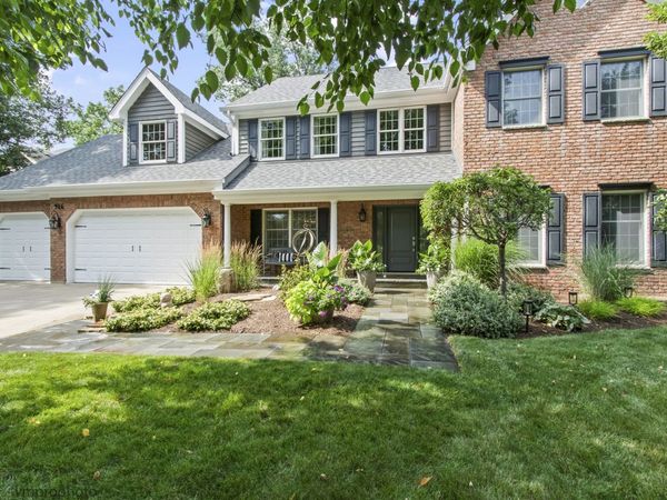 946 E Krista Court , Palatine, IL 60074