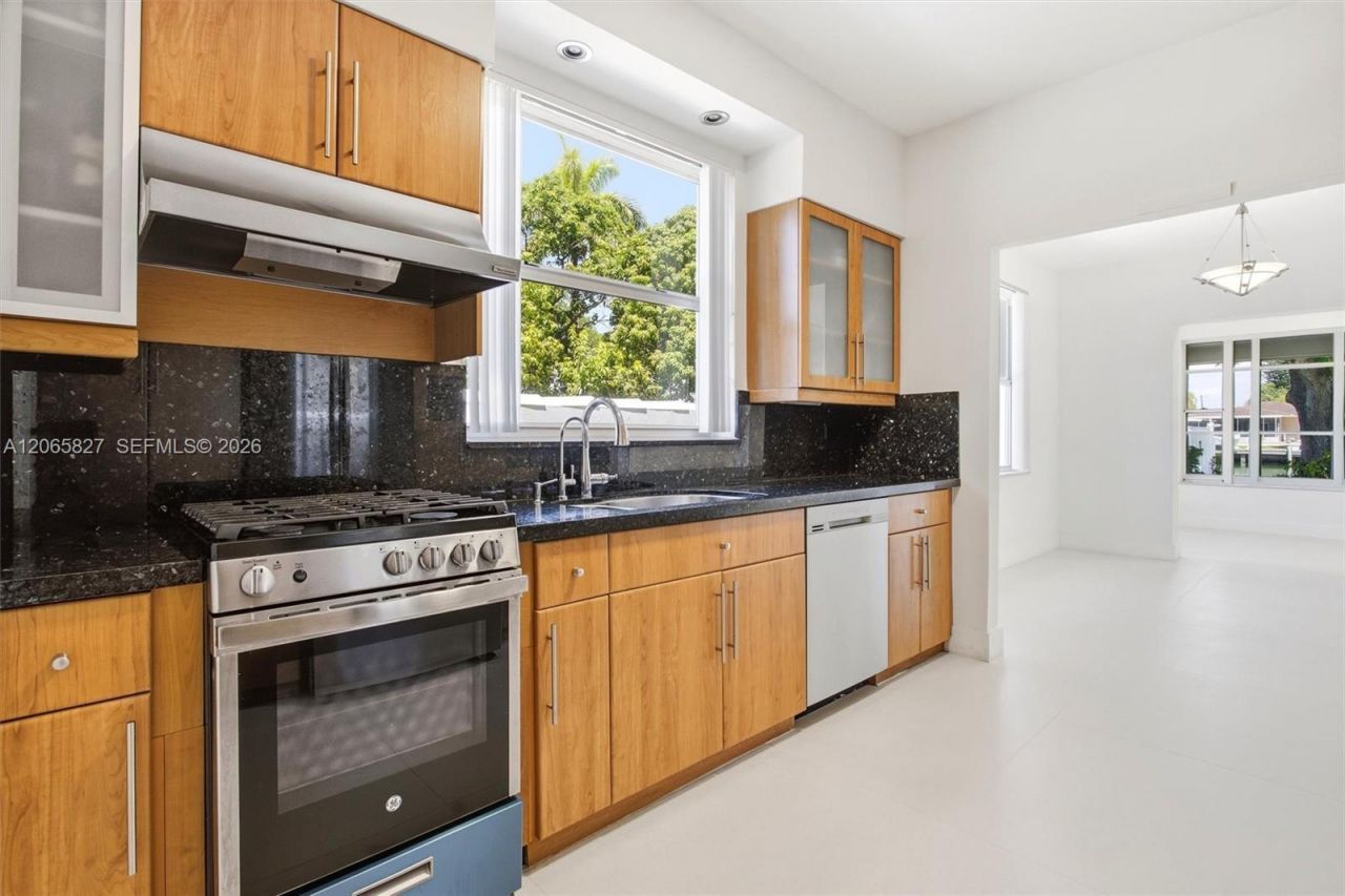 1525 Calais Dr, Miami Beach, FL 33141 Photo