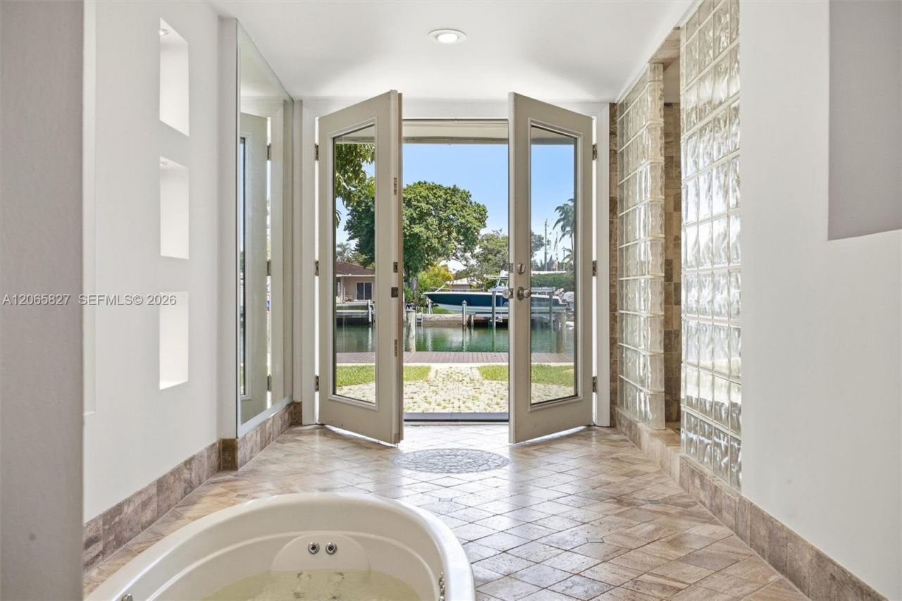 1525 Calais Dr, Miami Beach, FL 33141 Photo