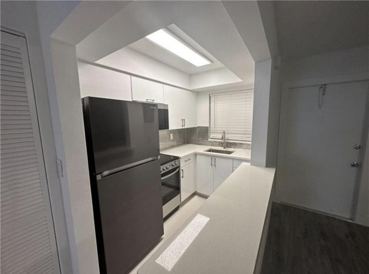 5630 NE 18th Avenue, Unit 207, Fort Lauderdale, FL 33334 Photo