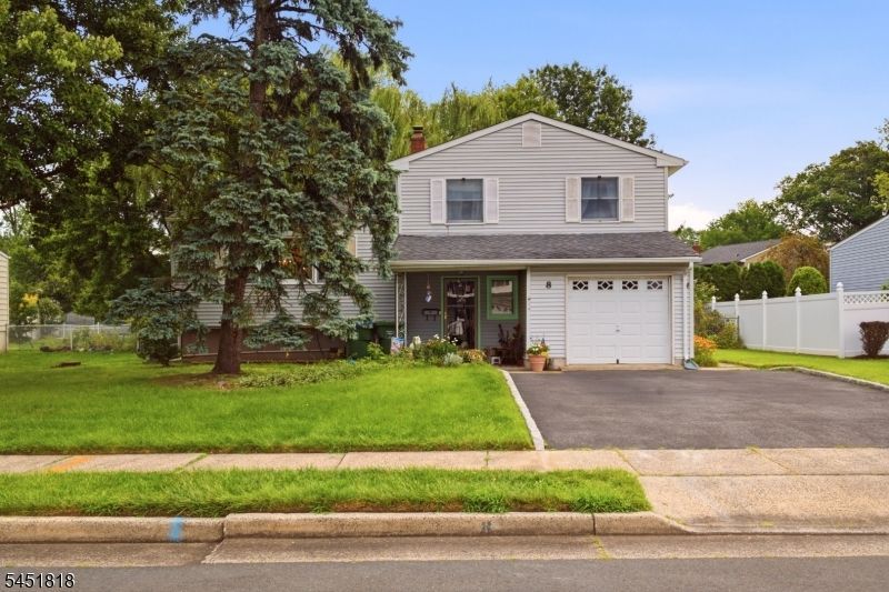 8 Growney St, Edison, NJ 08817 Main Photo