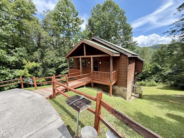 3852 Katelyns Lane, Pigeon Forge, TN 37876