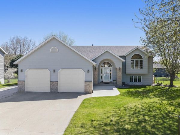 465 8th Street SW, Plainview, MN 55964