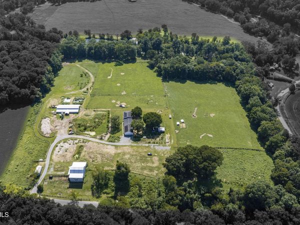 143 Watauga Flats Road, Johnson City, TN 37601