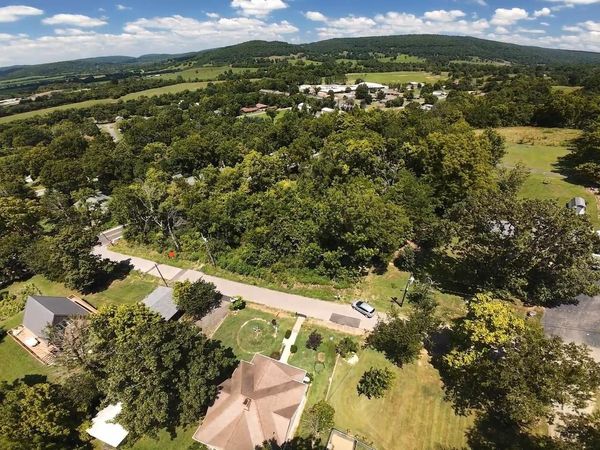 307 E Court Street , Leslie, AR 72645