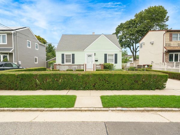 65 5th Street , Garden City Park, NY 11040