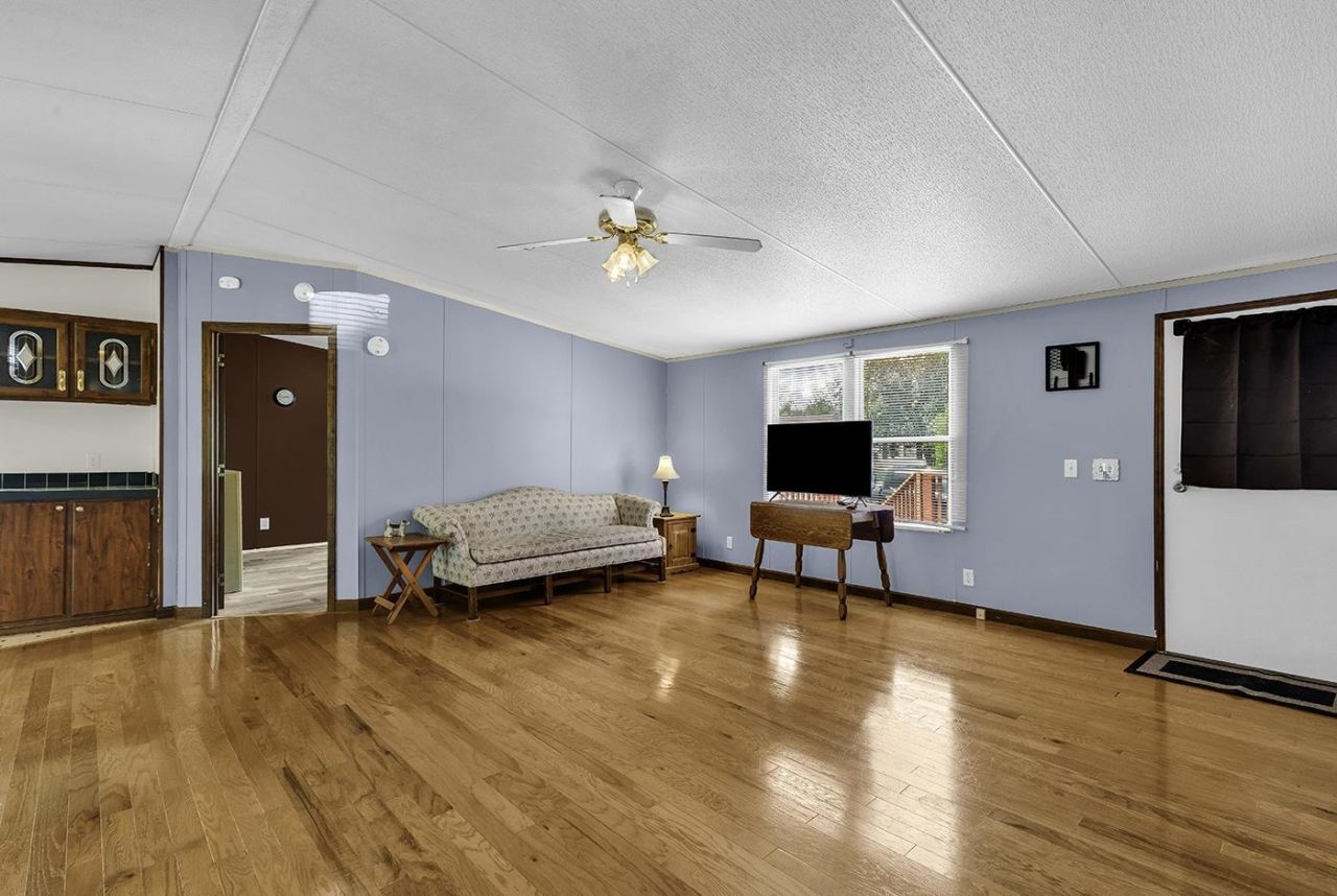 606 Daniella Dr. Photo 4