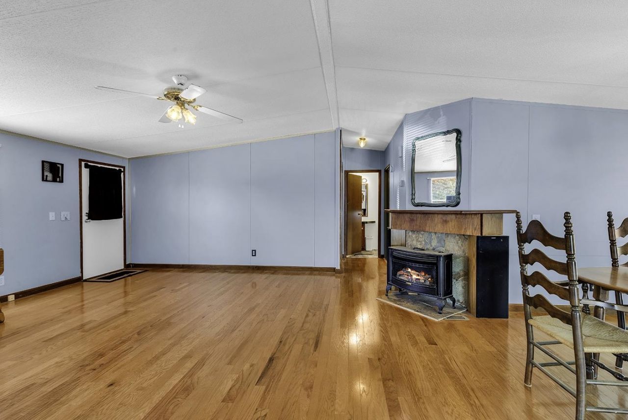 606 Daniella Dr. Photo 7