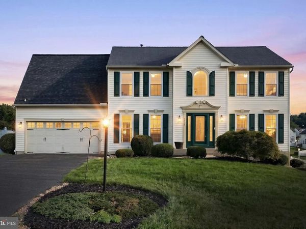 1915 OAK HILLS DRIVE, HANOVER, PA 17331