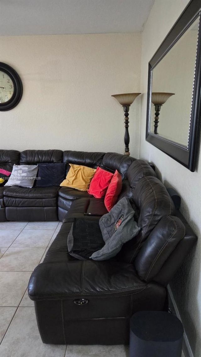 6918 NW 177th St, Unit H100, Hialeah, FL 33015 Photo
