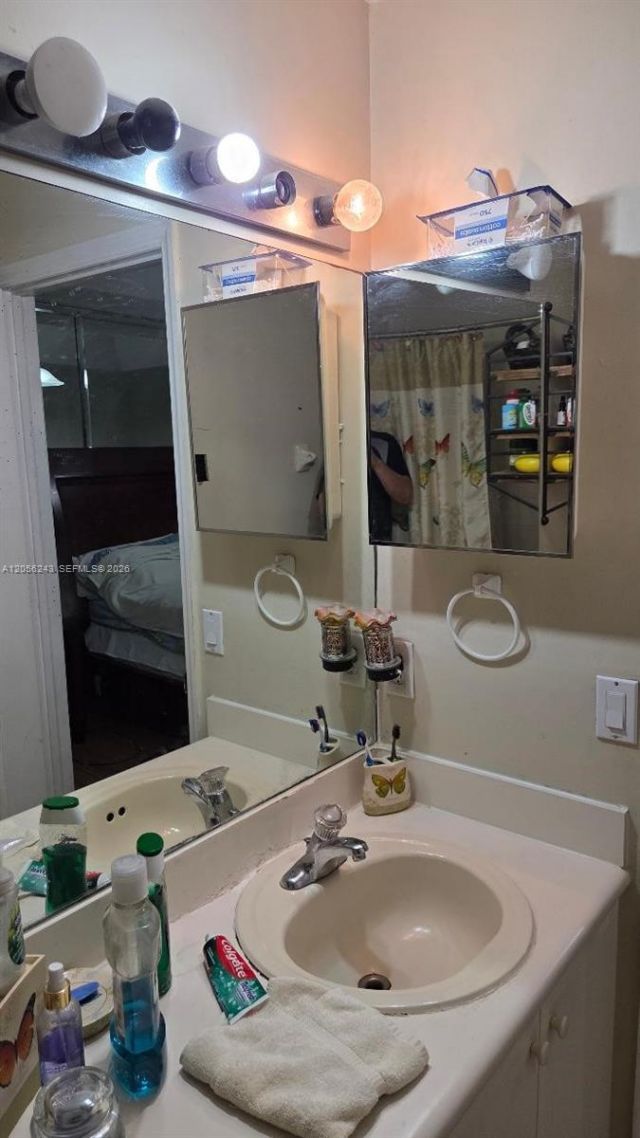 6918 NW 177th St, Unit H100, Hialeah, FL 33015 Photo