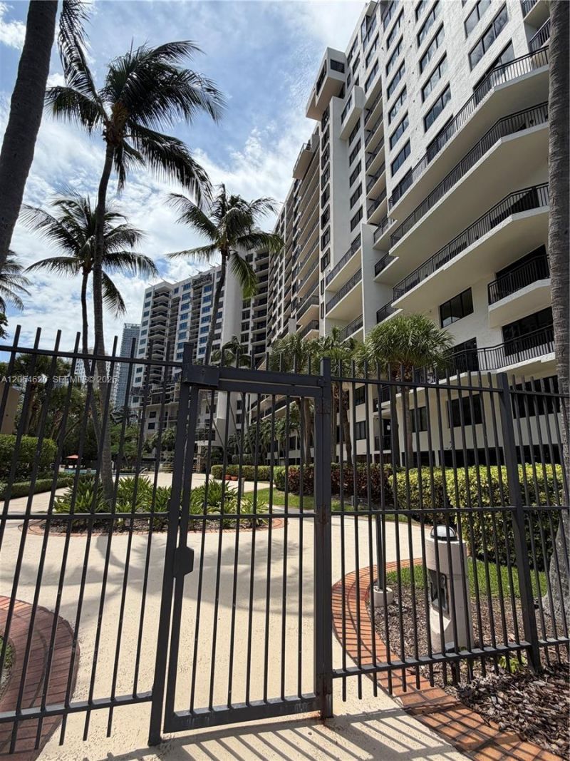 540 Brickell Key Dr , Unit 617, Miami, FL 33131 Photo
