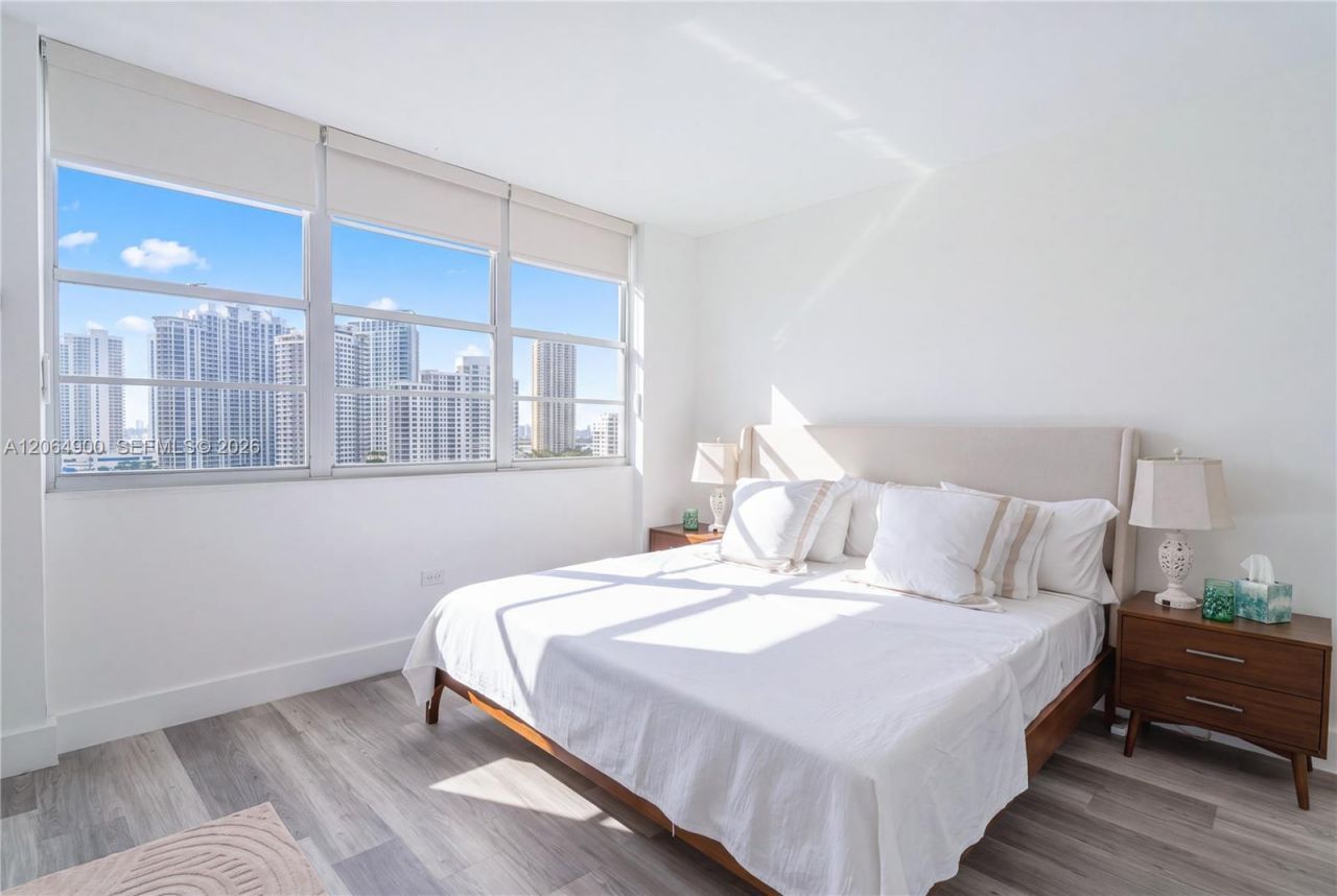801 Brickell Bay Dr, Unit 1961, Miami, FL 33131 Photo