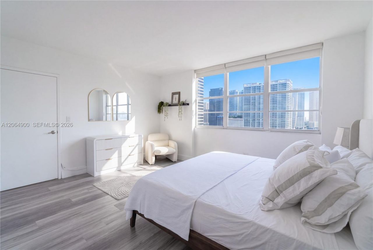 801 Brickell Bay Dr, Unit 1961, Miami, FL 33131 Photo