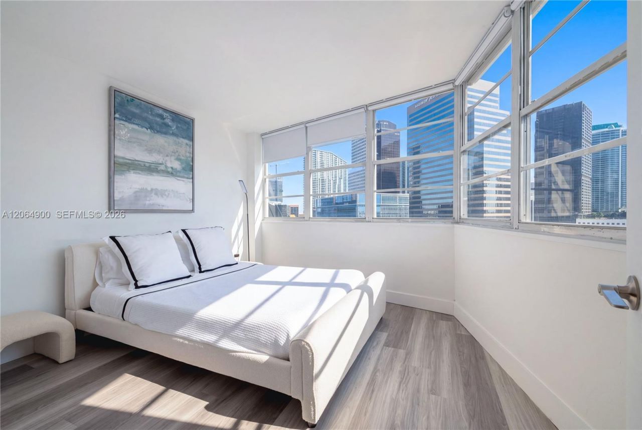 801 Brickell Bay Dr, Unit 1961, Miami, FL 33131 Photo