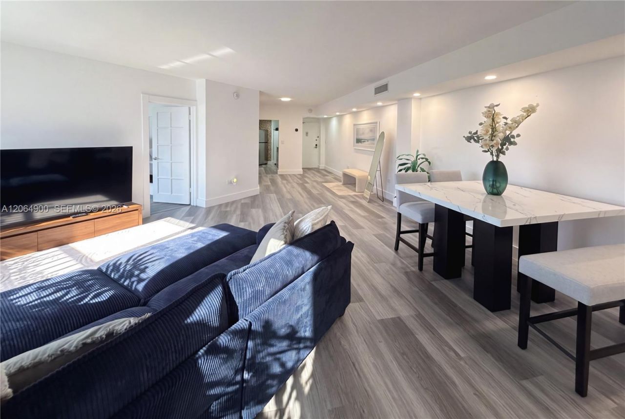 801 Brickell Bay Dr, Unit 1961, Miami, FL 33131 Photo