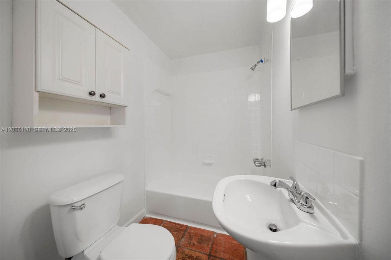 934 Michigan Ave , Unit 207, Miami Beach, FL 33139 Photo