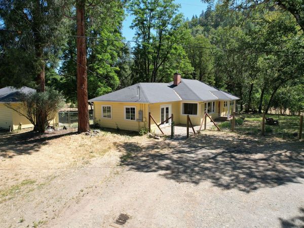 199 Powell Creek Road, Williams, OR 97544