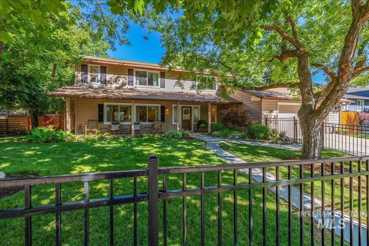 1740 E Ridgecrest Dr, Boise, ID 83712 Main Photo