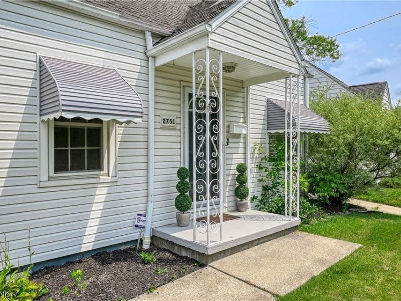 2751 Valley Road, Cuyahoga Falls, OH 44223 Photo 1
