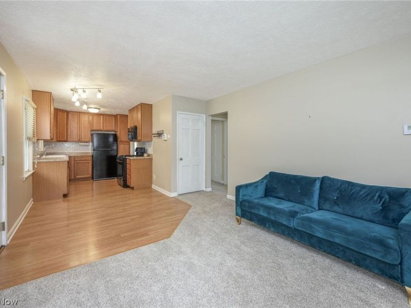 2751 Valley Road, Cuyahoga Falls, OH 44223 Photo 5