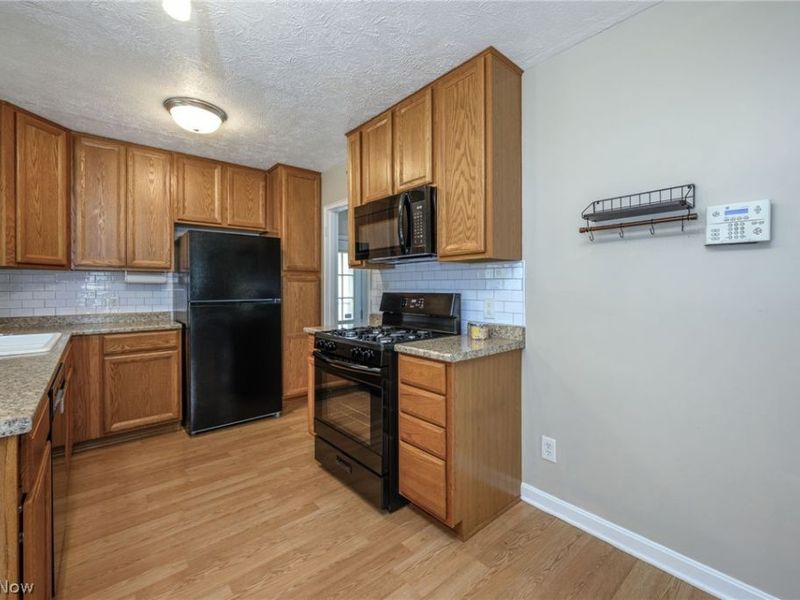 2751 Valley Road, Cuyahoga Falls, OH 44223 Photo 9