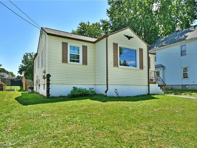 202 Elm Street, Struthers, OH 44471 Photo 3