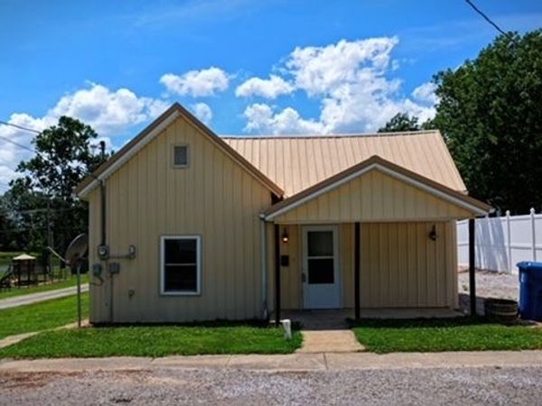 300 N Virginia Street, Mcleansboro, IL 62859