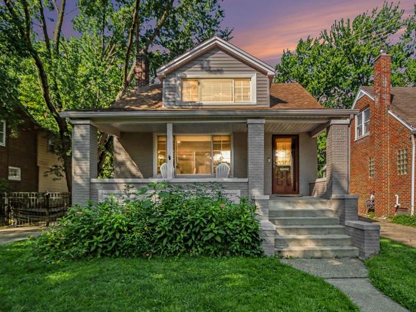 907 University Place, Grosse Pointe, MI 48230