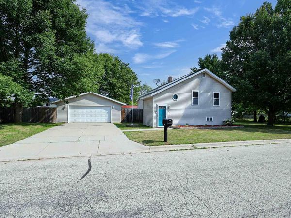 215 7TH STREET, Oconto, WI 54153