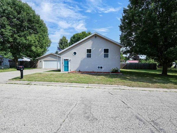 215 7TH STREET, Oconto, WI 54153