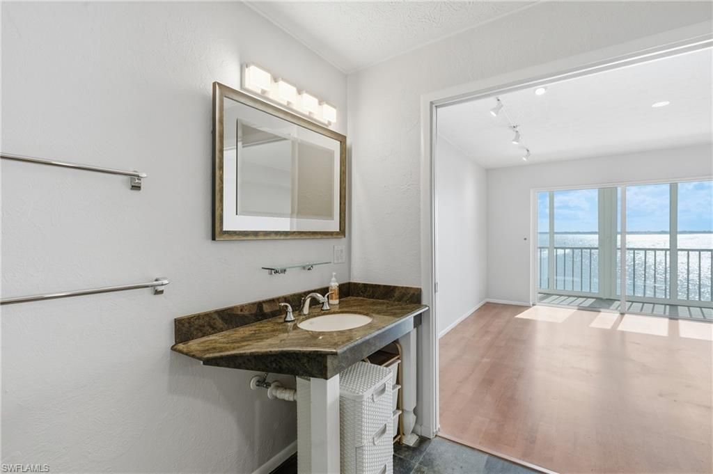 4015 SE 20th Pl, Unit 301, Cape Coral, FL 33904 Photo