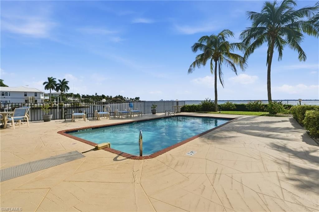 4015 SE 20th Pl, Unit 301, Cape Coral, FL 33904 Photo
