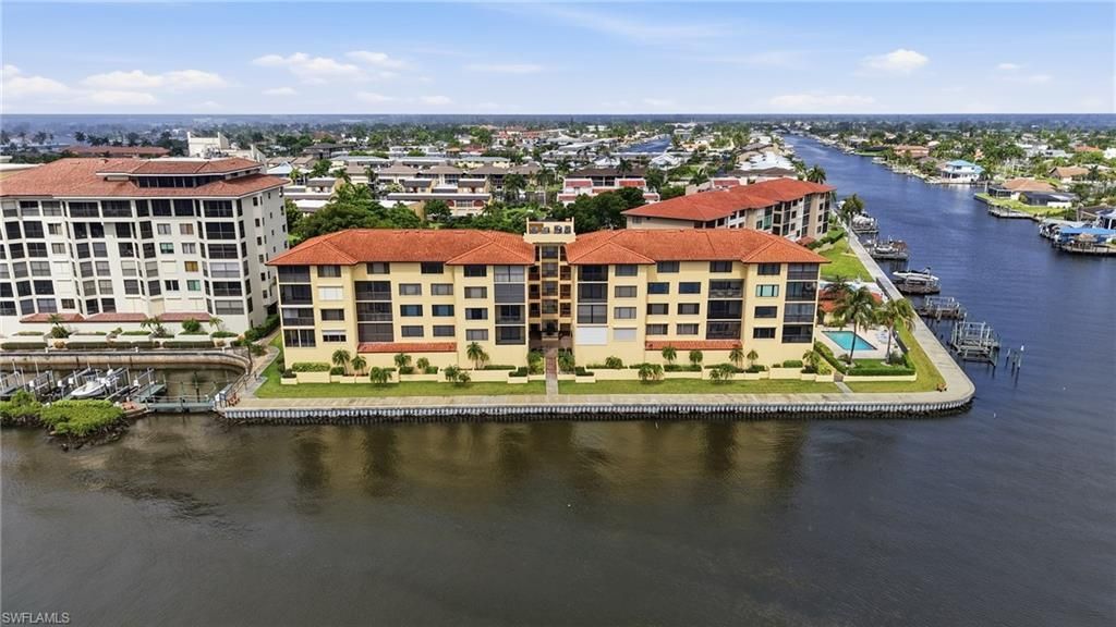 4015 SE 20th Pl, Unit 301, Cape Coral, FL 33904 Photo