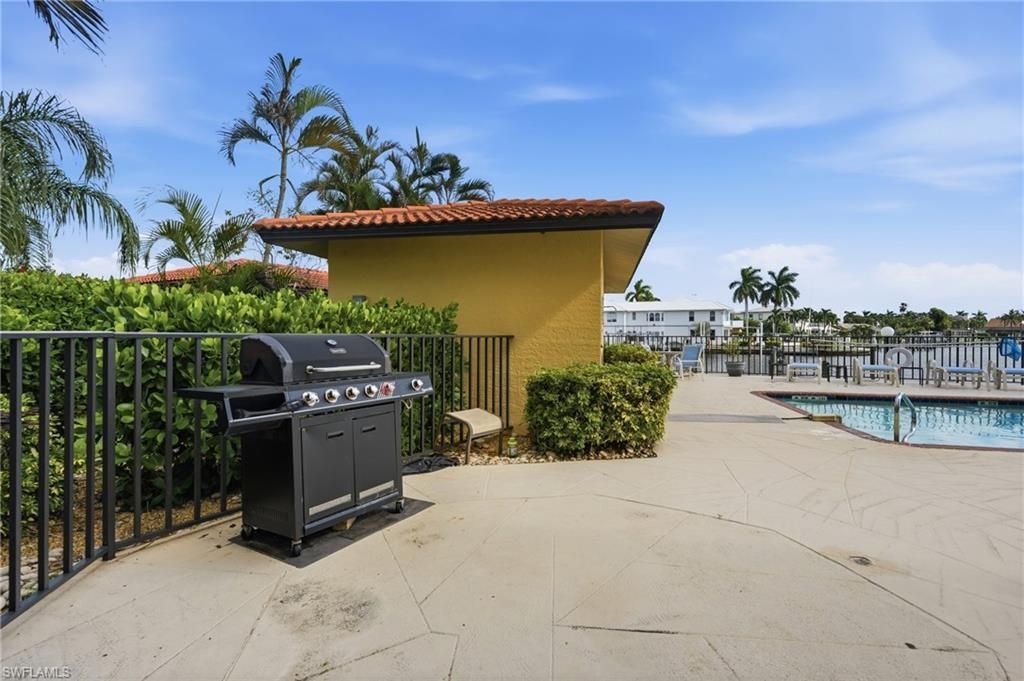 4015 SE 20th Pl, Unit 301, Cape Coral, FL 33904 Photo