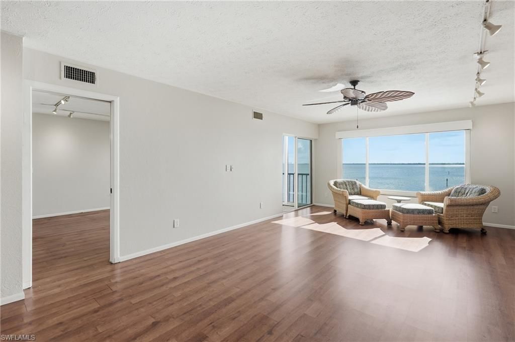 4015 SE 20th Pl, Unit 301, Cape Coral, FL 33904 Photo