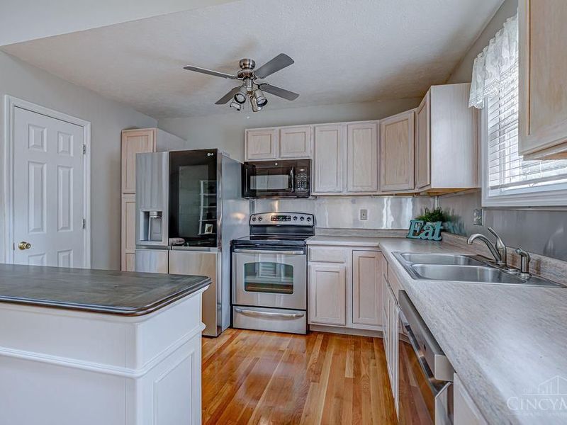 11574 Madison Avenue, Springdale, OH 45246 Photo 7