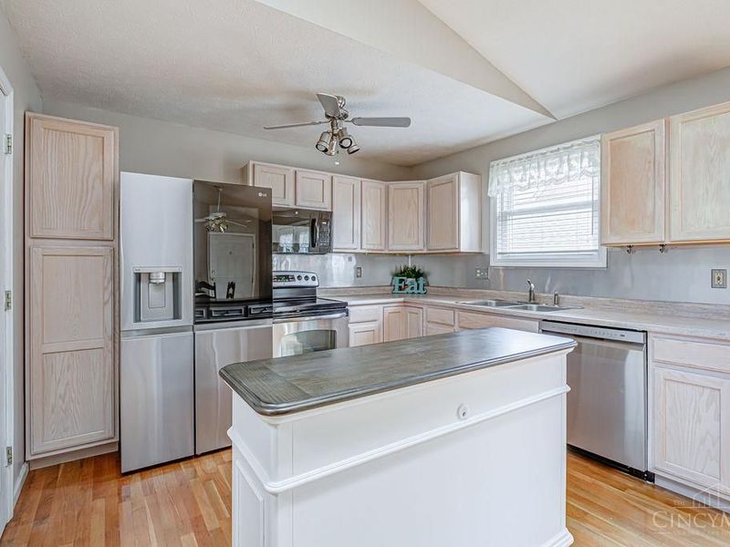 11574 Madison Avenue, Springdale, OH 45246 Photo 8