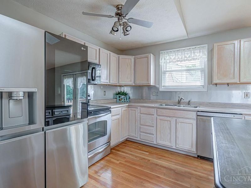 11574 Madison Avenue, Springdale, OH 45246 Photo 9