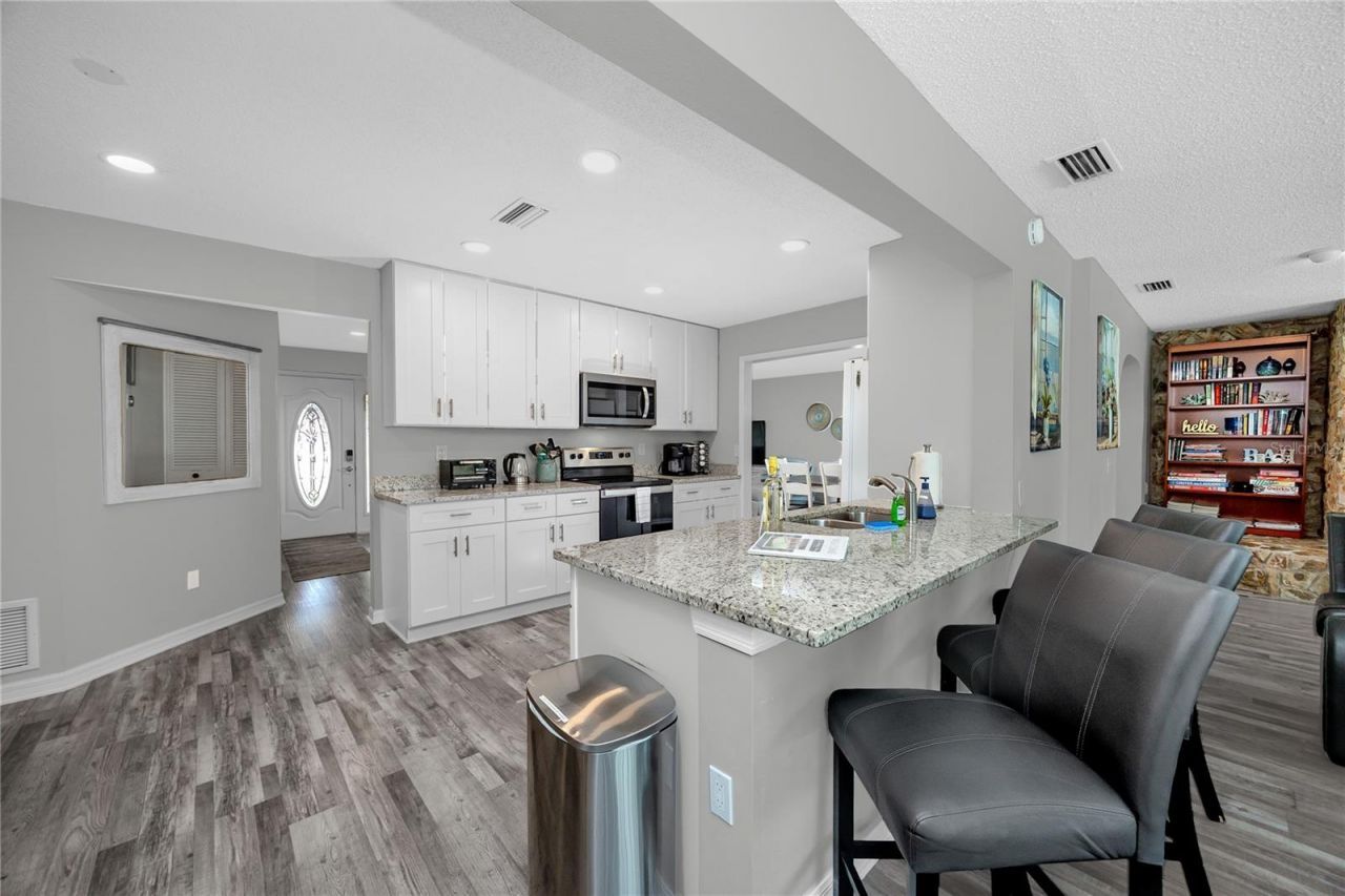 12291 Monarch Circle, Seminole, FL 33772 Photo