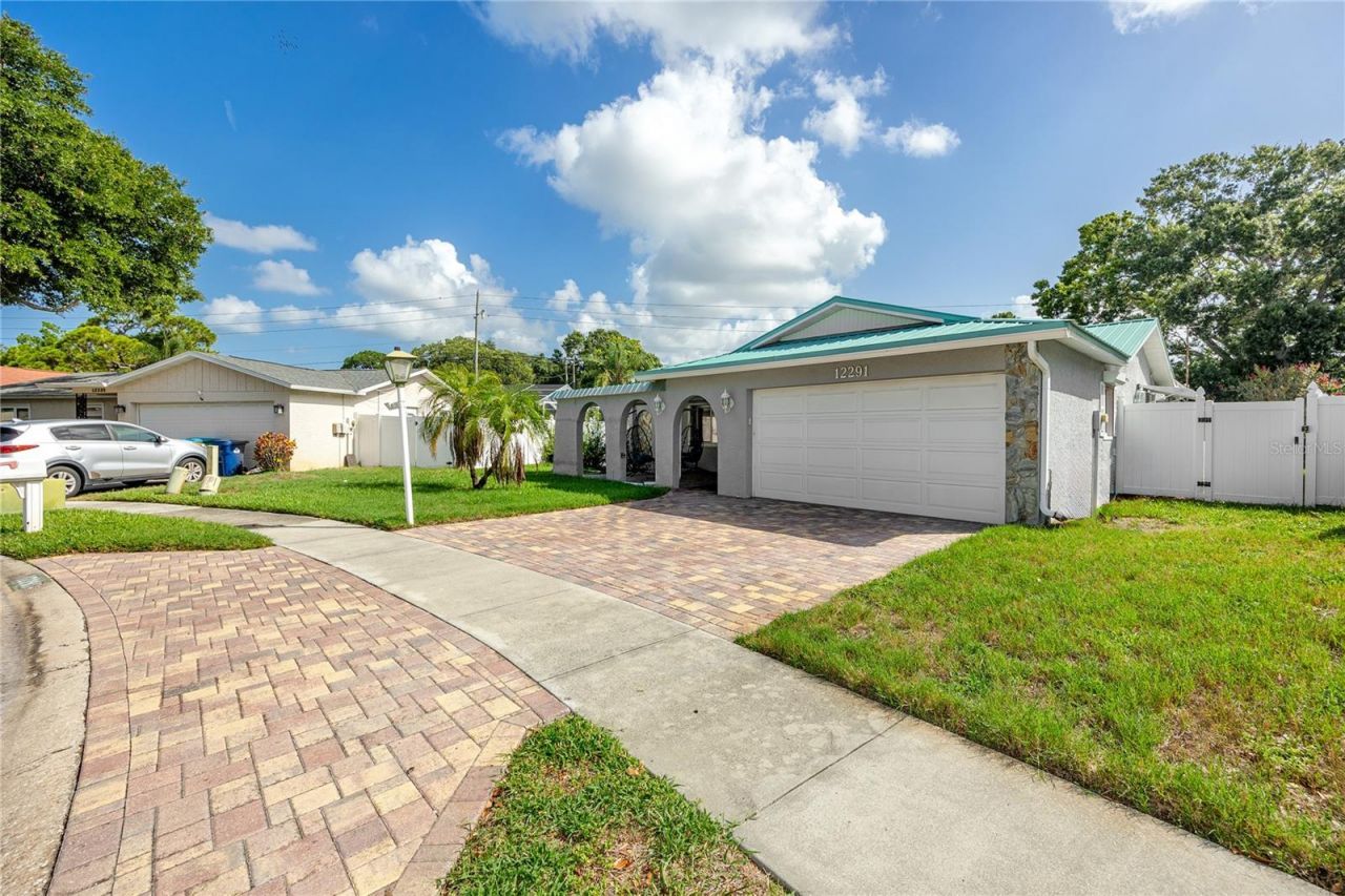 12291 Monarch Circle, Seminole, FL 33772 Photo