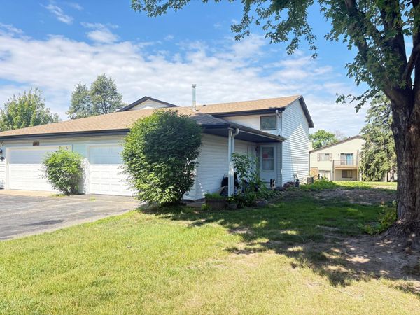 3826 Goodwin Avenue N, Oakdale, MN 55128