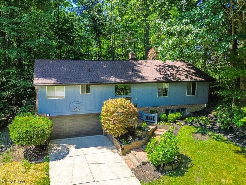1512 Tiffany Circle, Akron, OH 44313 Photo 1