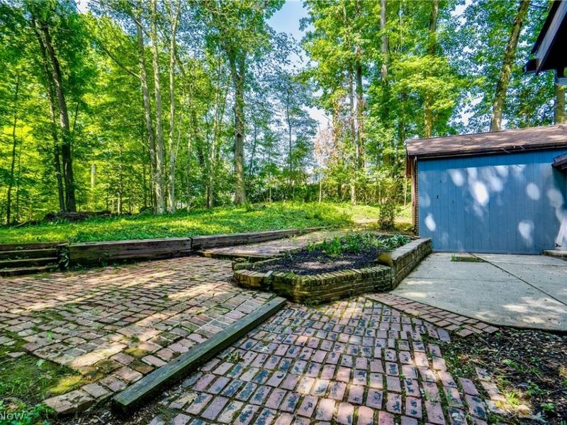 1512 Tiffany Circle, Akron, OH 44313 Photo 2