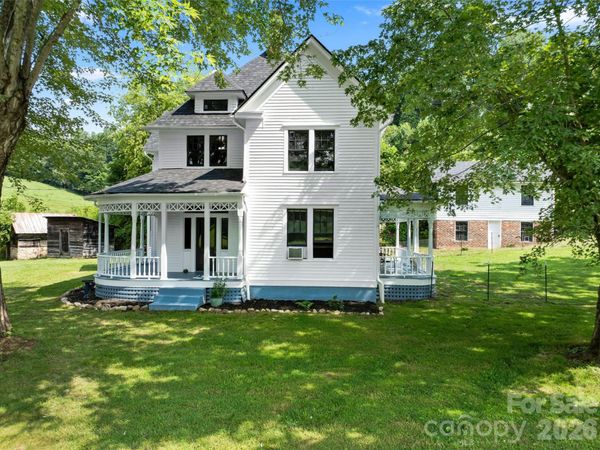 5 Clarks Cove Road, Leicester, NC 28748