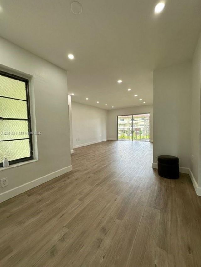 7610 SW 82nd St , Unit J208, Miami, FL 33143 Photo
