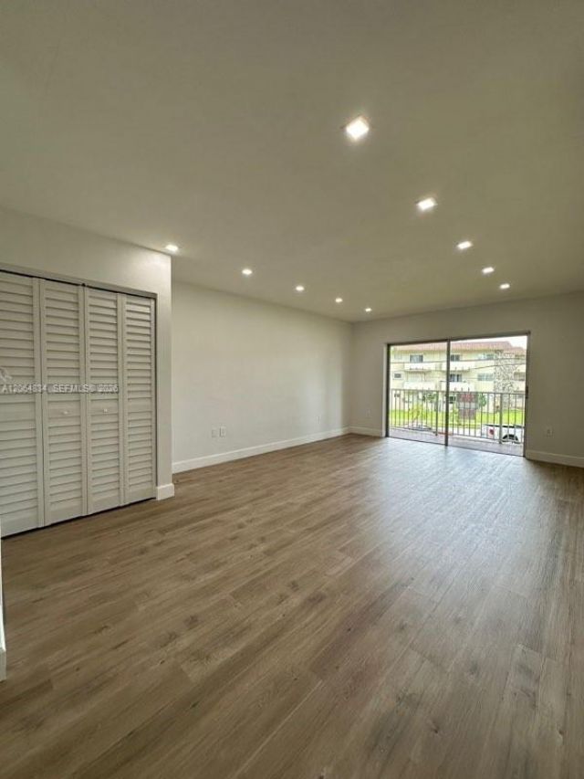 7610 SW 82nd St , Unit J208, Miami, FL 33143 Photo